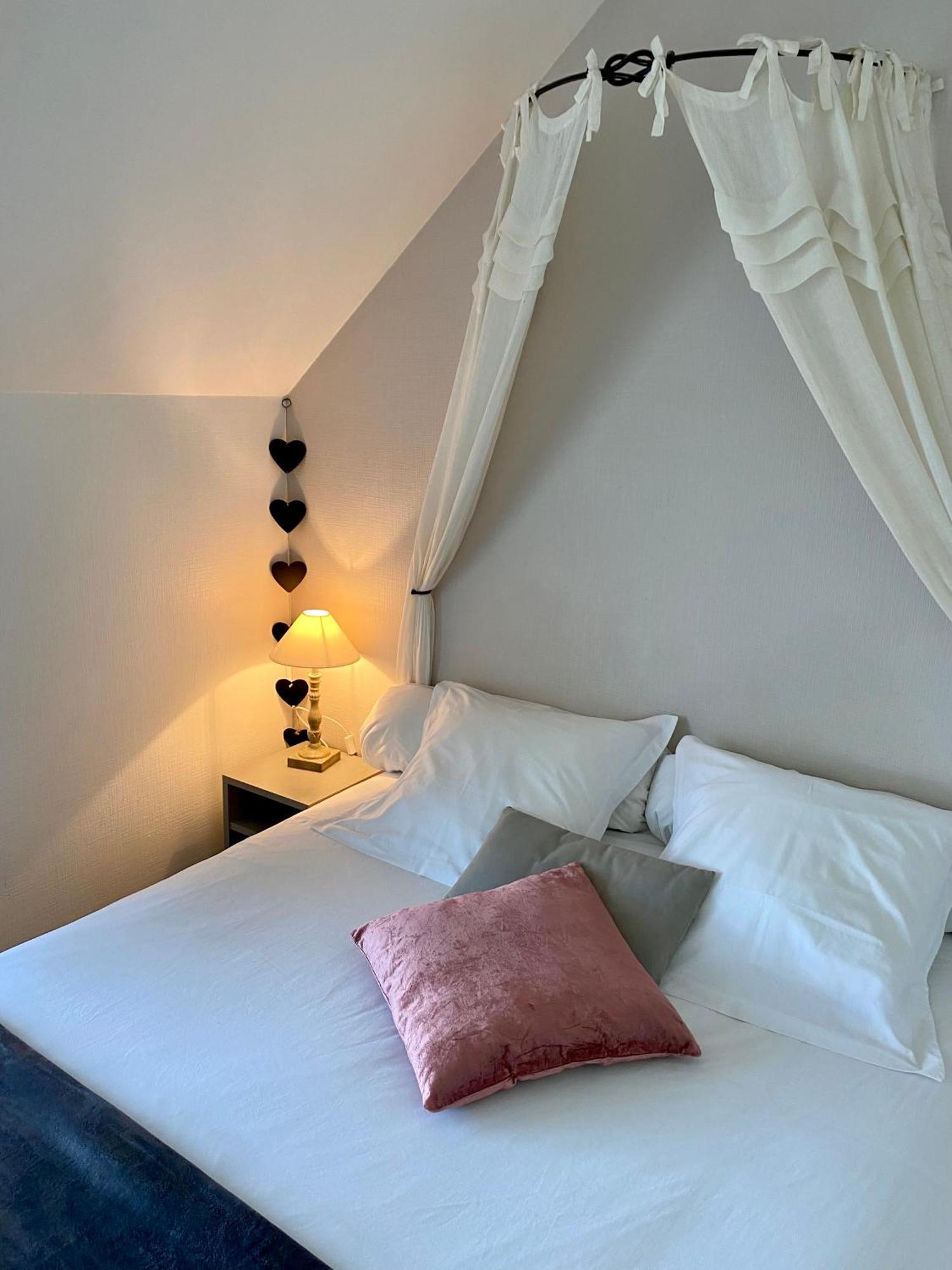 Le Relais De La Hardiesse 6Km Mont St Michel - Chambres Doubles - Suite Spa Privatif Courtils Dış mekan fotoğraf