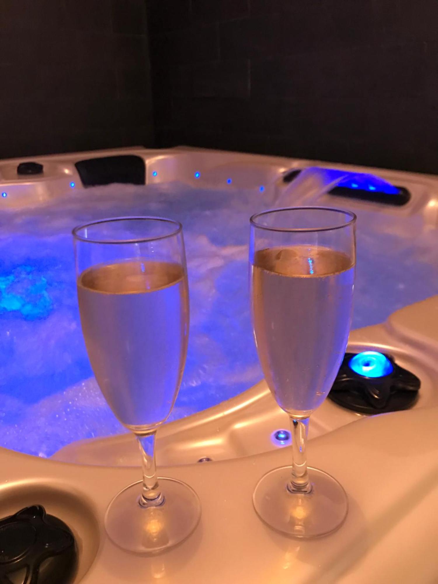 Le Relais De La Hardiesse 6Km Mont St Michel - Chambres Doubles - Suite Spa Privatif Courtils Dış mekan fotoğraf